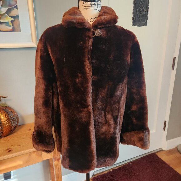 Luxurious Faux Fur Brown Short Coat Sz M - Picture 14 of 14